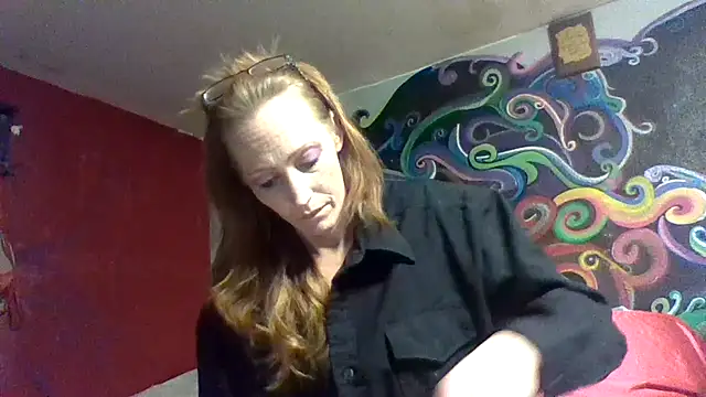 Snapshot of 4EyedSluttyGinger chatting on 11, 12, 2024 4EyedSluttyGinger online show from 11, 12, 2024
