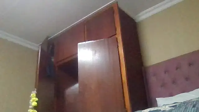 Snapshot of ShooingBunch chatting on 3, 12, 2025 ShooingBunch online show from 3, 12, 2025