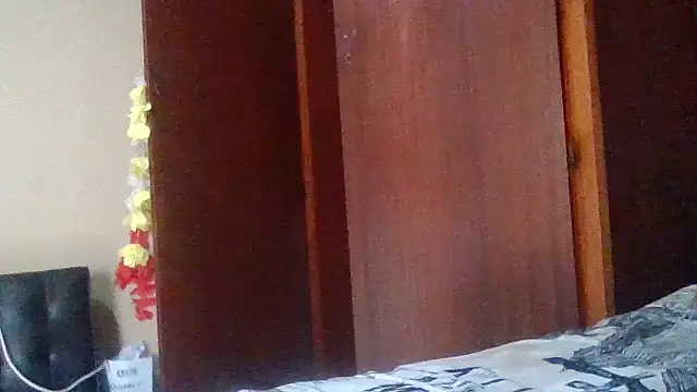 Snapshot of ShooingBunch chatting on 4, 12, 2025 ShooingBunch online show from 4, 12, 2025