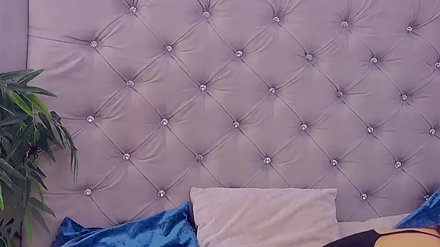 MeIisaLove online show from 4, 10, 2025