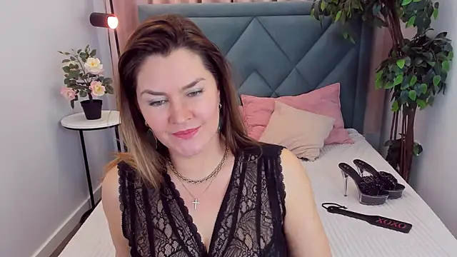 Adele Russo online show from 5, 2, 2025