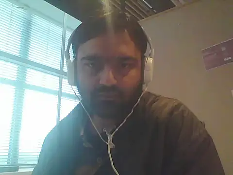 Snapshot of JohnBond009 chatting on 15, 4, 2026 JohnBond009 online show from 15, 4, 2026