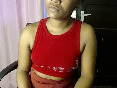 Snapshot of savage_laura chatting on 9, 2, 2026 savage laura online show from 9, 2, 2026