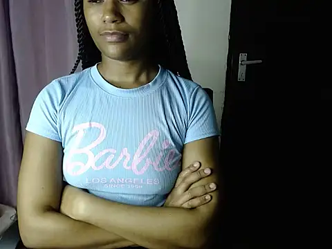 Snapshot of savage_laura chatting on 8, 3, 2026 savage laura online show from 8, 3, 2026