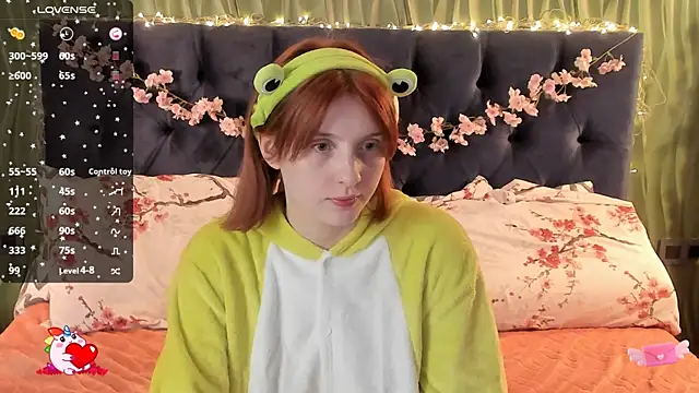 Snapshot of AliceLanley chatting on 30, 9, 2025 AliceLanley online show from 30, 9, 2025