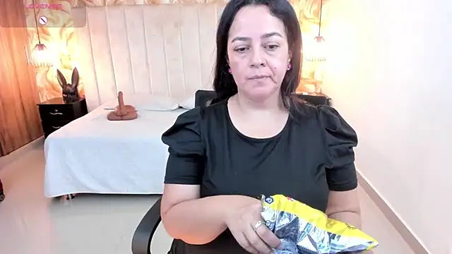 Snapshot of lucia_vonne_ chatting on 12, 2, 2026 lucia vonne online show from 12, 2, 2026