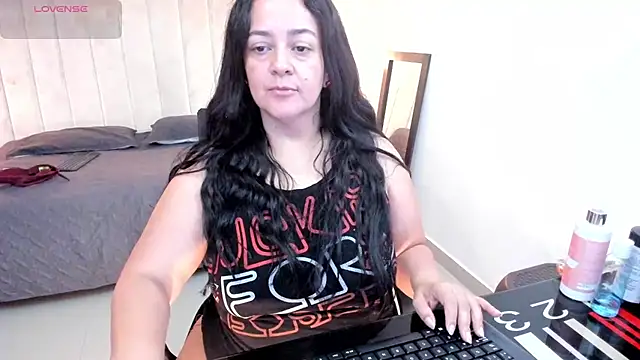 Snapshot of lucia_vonne_ chatting on 28, 2, 2026 lucia vonne online show from 28, 2, 2026