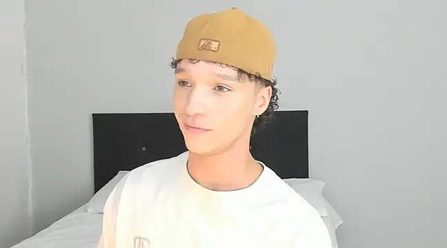 Snapshot of angelcortes chatting on 5, 3, 2025 angelcortes online show from 5, 3, 2025