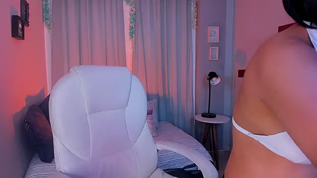 CoralineRicce  online show from 14, 2, 2025