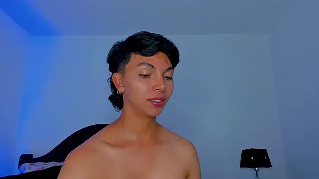 xhenisa  online show from 10, 9, 2025