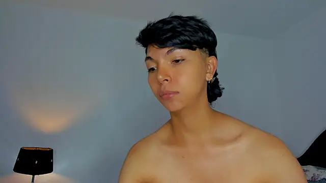 xhenisa  online show from 14, 9, 2025