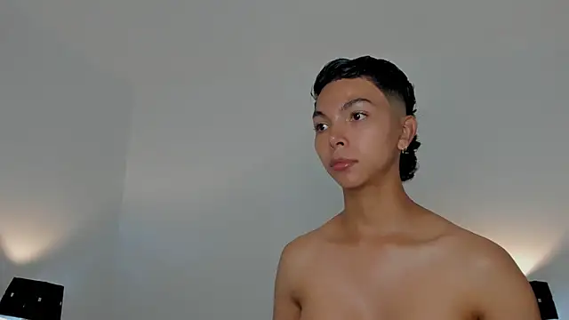 Snapshot of xhenisa_ chatting on 8, 1, 2026 xhenisa online show from 8, 1, 2026