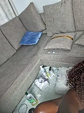 Snapshot of hornycreamybabe chatting on 2, 12, 2025 hornycreamybabe online show from 2, 12, 2025