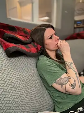 Snapshot of LadyLena1 chatting on 17, 12, 2025 LadyLena1 online show from 17, 12, 2025