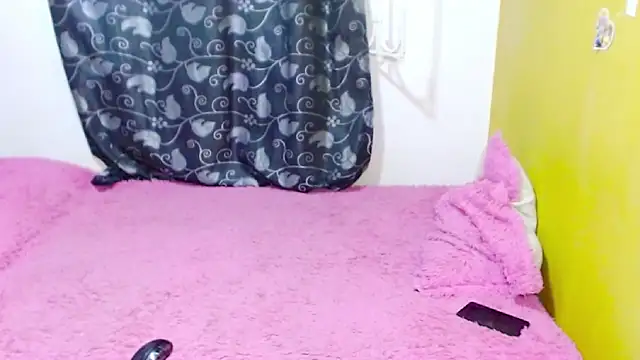 Snapshot of Queen_camila chatting on 9, 12, 2024 Queen camila online show from 9, 12, 2024