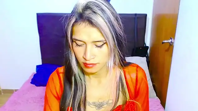 Snapshot of Queen_camila chatting on 11, 2, 2025 Queen camila online show from 11, 2, 2025