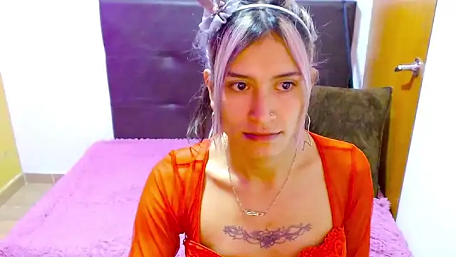 Snapshot of Queen_camila chatting on 14, 2, 2025 Queen camila online show from 14, 2, 2025