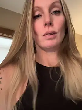 ItsDanniG online show from 8, 12, 2024