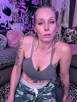 ItsDanniG online show from 24, 2, 2025