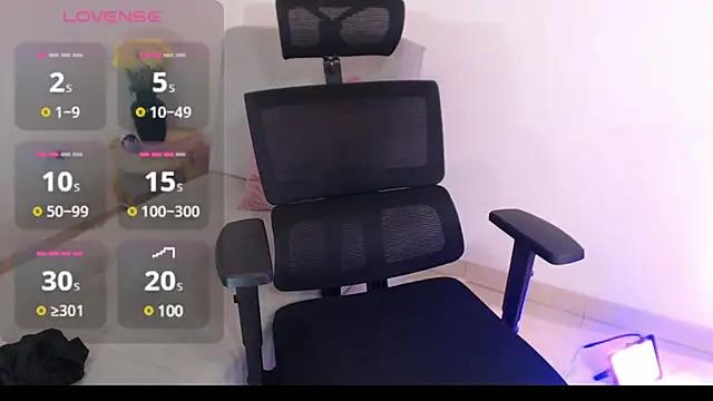 lilian prada online show from 21, 1, 2025