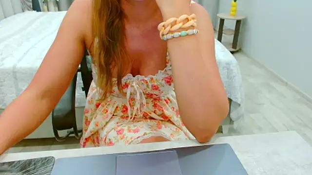 Snapshot of EveLove33 chatting on 10, 6, 2026 EveLove33 online show from 10, 6, 2026