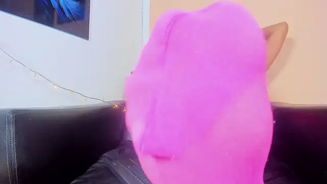 BRITANY WELLS  online show from 18, 12, 2025