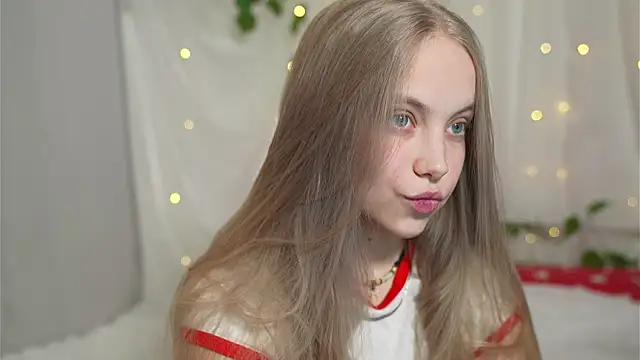 Snapshot of _Appr0ved_ chatting on 22, 12, 2024 Appr0ved online show from 22, 12, 2024
