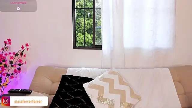 Snapshot of Alaia_Ferrer_ chatting on 11, 10, 2025 Alaia Ferrer  online show from 11, 10, 2025