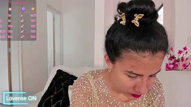 Alaia Ferrer  online show from 2, 12, 2025