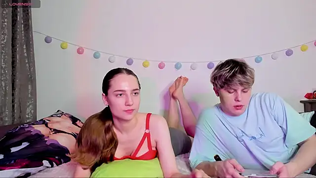 Emily and Ilumi online show from 26, 12, 2024