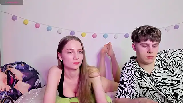 Emily and Ilumi online show from 3, 1, 2025