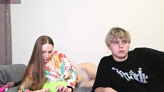 Emily and Ilumi online show from 25, 9, 2025