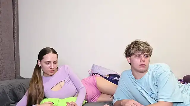 Emily and Ilumi online show from 7, 10, 2025