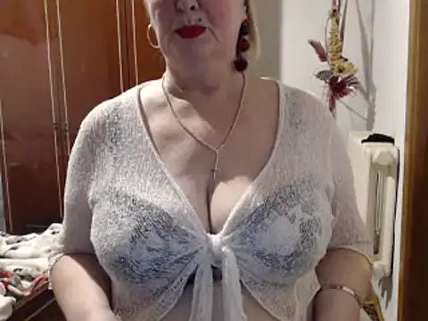 Snapshot of Secretfox chatting on 6, 1, 2025 Secretfox online show from 6, 1, 2025