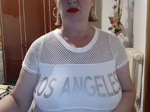 Snapshot of Secretfox chatting on 28, 9, 2025 Secretfox online show from 28, 9, 2025