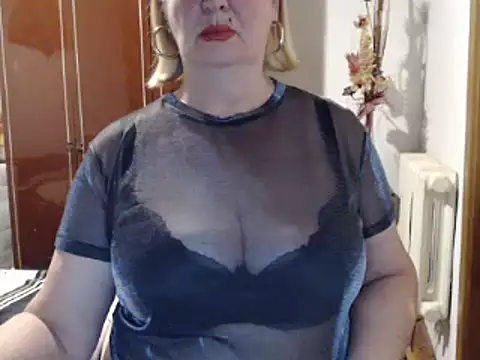 Snapshot of Secretfox chatting on 13, 10, 2025 Secretfox online show from 13, 10, 2025