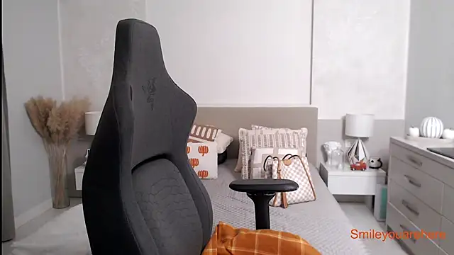 Smileyouarehere online show from 30, 9, 2025