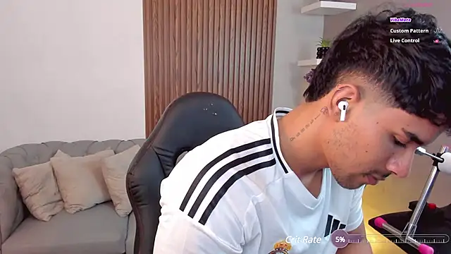 liam collins21 online show from 5, 3, 2025