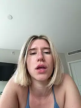 Snapshot of xoxoxjenn chatting on 14, 6, 2026 xoxoxjenn online show from 14, 6, 2026