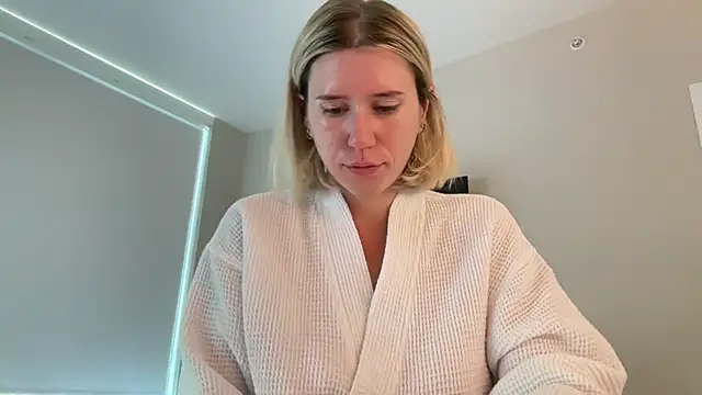 Snapshot of xoxoxjenn chatting on 9, 7, 2026 xoxoxjenn online show from 9, 7, 2026