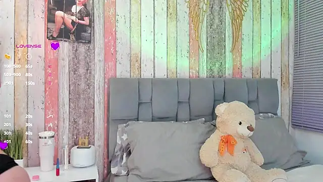 Snapshot of Gigi-bom chatting on 3, 2, 2025 Gigi-bom online show from 3, 2, 2025