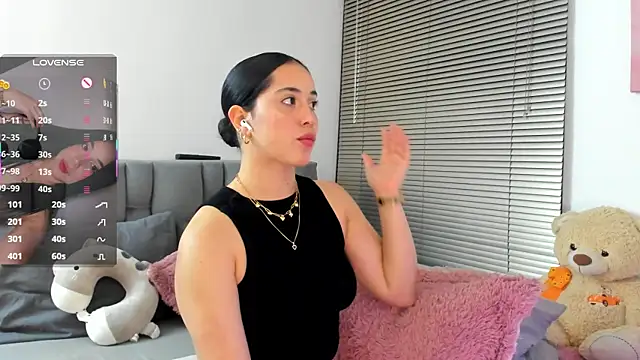 Snapshot of Gigi-bom chatting on 15, 11, 2025 Gigi-bom online show from 15, 11, 2025