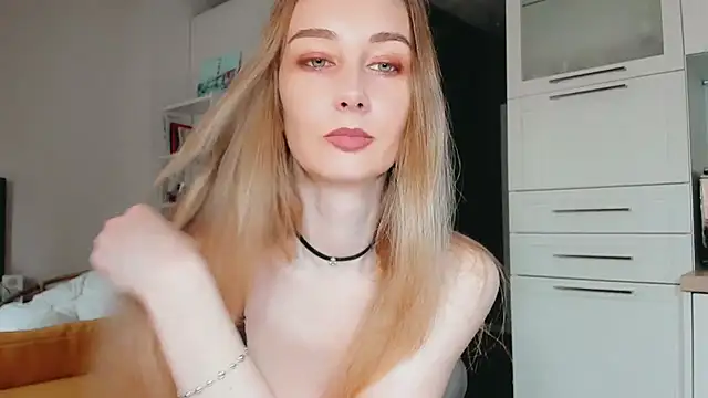 Maiami000 online show from 8, 4, 2026