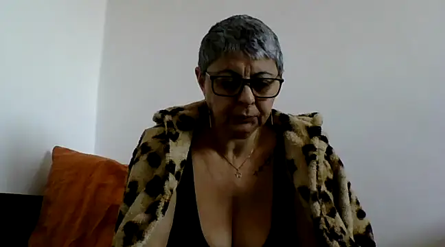 roseblak42 online show from 5, 3, 2025