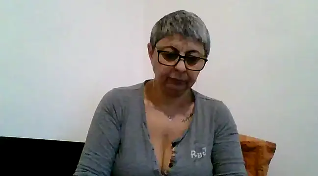 roseblak42 online show from 7, 3, 2025