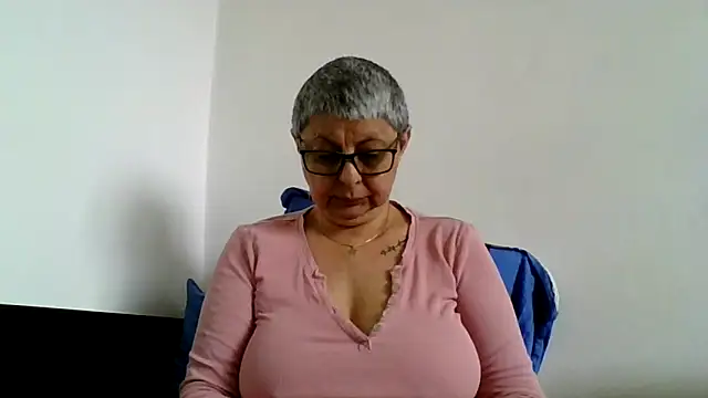 roseblak42 online show from 9, 5, 2026
