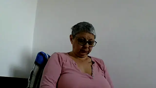 roseblak42 online show from 10, 5, 2026