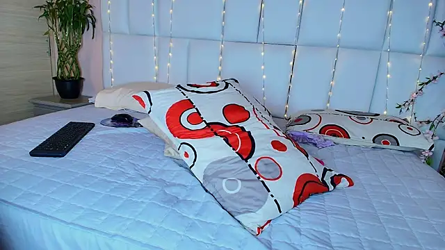 Snapshot of kiana_cream chatting on 24, 1, 2025 kiana cream online show from 24, 1, 2025