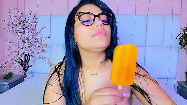 Snapshot of kiana_cream chatting on 13, 2, 2025 kiana cream online show from 13, 2, 2025