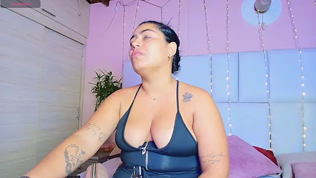 Snapshot of kiana_cream chatting on 2, 3, 2025 kiana cream online show from 2, 3, 2025
